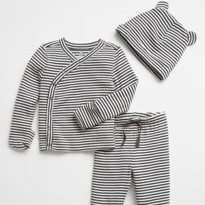 🎯SOLD🎯 WORN ONCE!! Gap 2 pc. Soft Black Grey Stripe Baby Outfit Set